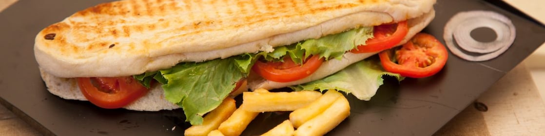 sandwich and crisps