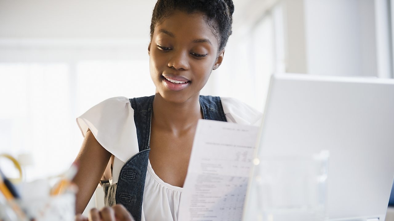 lady at desk with laptop